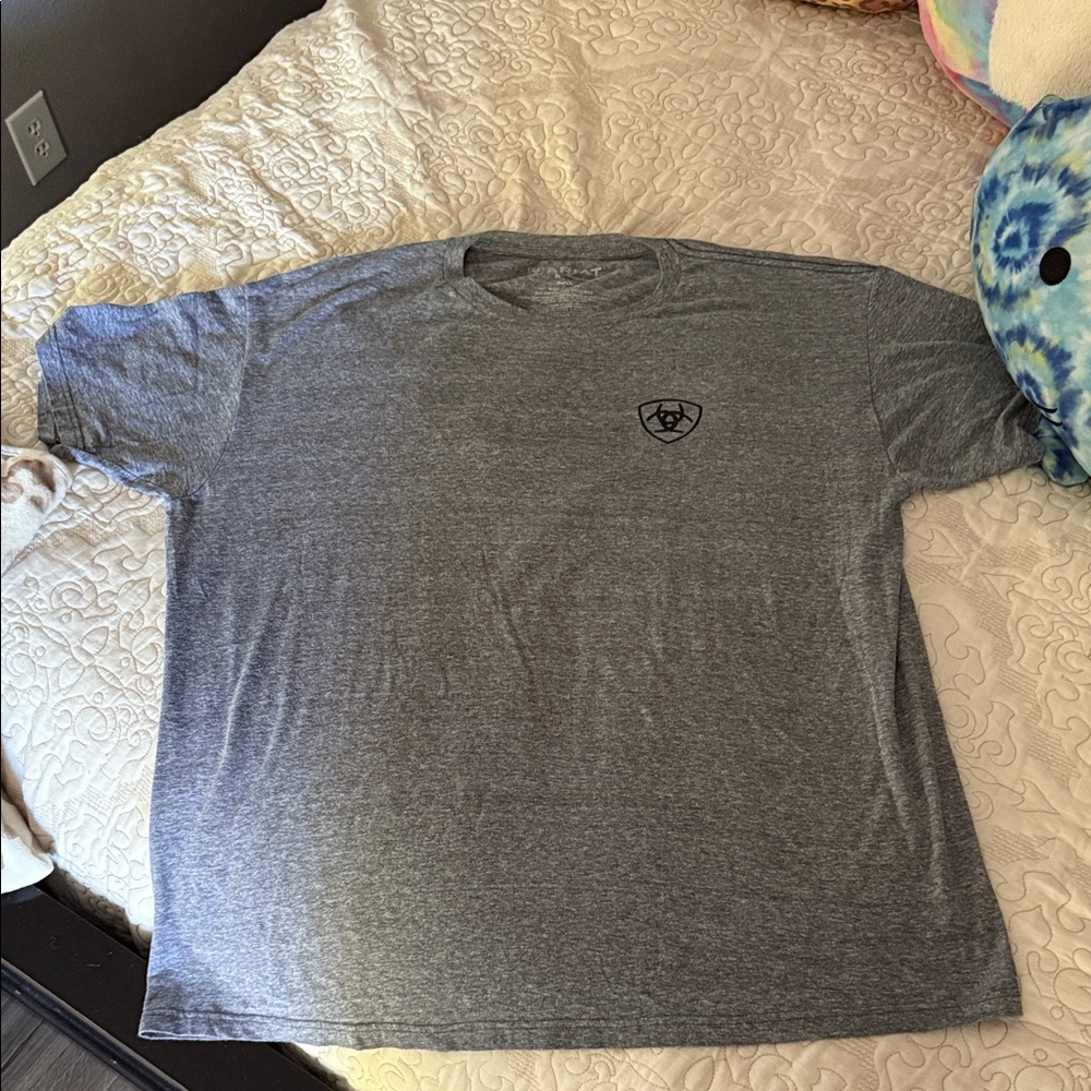 Brand New Ariat Heather Gray Short Sleeve Tee